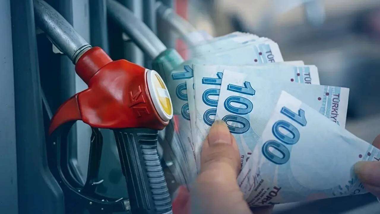 Cumhuriyet tarihinin en büyük zammı geliyor: Motorin bu gece üç haneyi görecek, depoları fulleyin! 1